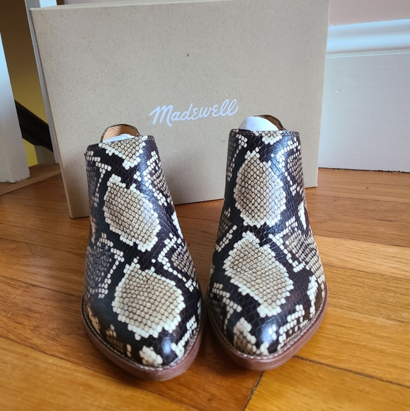 Madewell Sonia Low Leather Chelsea Boot - Picture 4 of 13